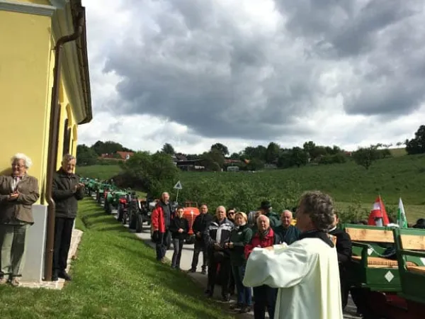 AUSFAHRT DREILÄNDERECK-TRAKTORWEIHE 2016 – Traktor-Oldtimer-Club Markt Hartmannsdorf, Foto 3