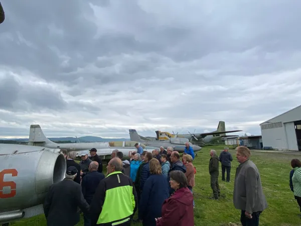BUSAUSFLUG FLUGHAFEN THALERHOF 2025 – Traktor-Oldtimer-Club Markt Hartmannsdorf, Foto 4
