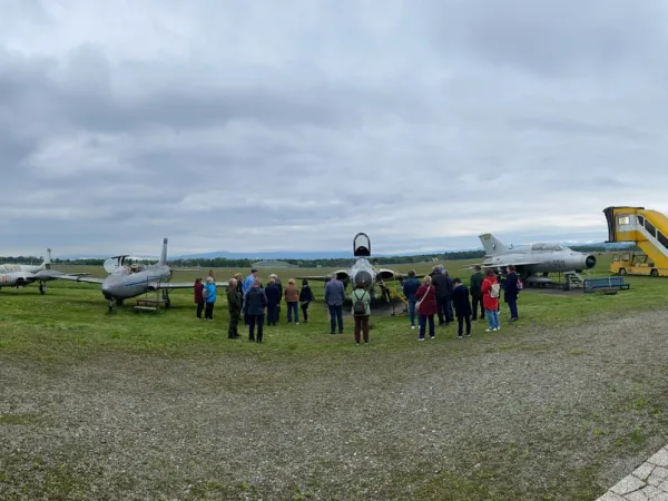 BUSAUSFLUG FLUGHAFEN THALERHOF 2025 – Traktor-Oldtimer-Club Markt Hartmannsdorf, Foto 11