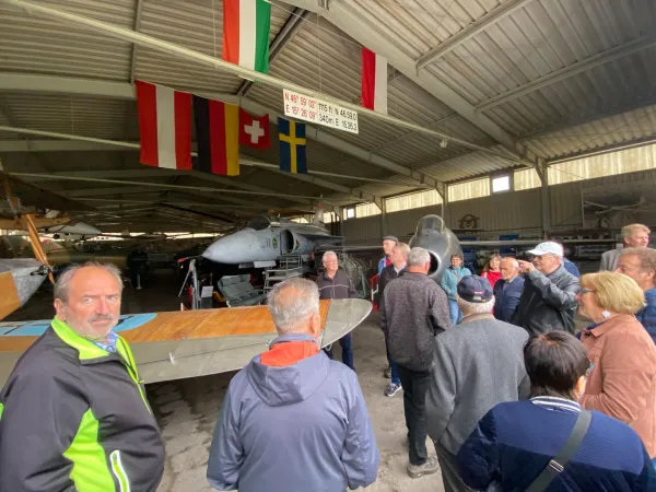 BUSAUSFLUG FLUGHAFEN THALERHOF 2025 – Traktor-Oldtimer-Club Markt Hartmannsdorf, Foto 13
