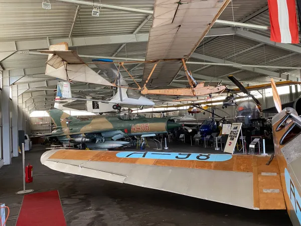 BUSAUSFLUG FLUGHAFEN THALERHOF 2025 – Traktor-Oldtimer-Club Markt Hartmannsdorf, Foto 16